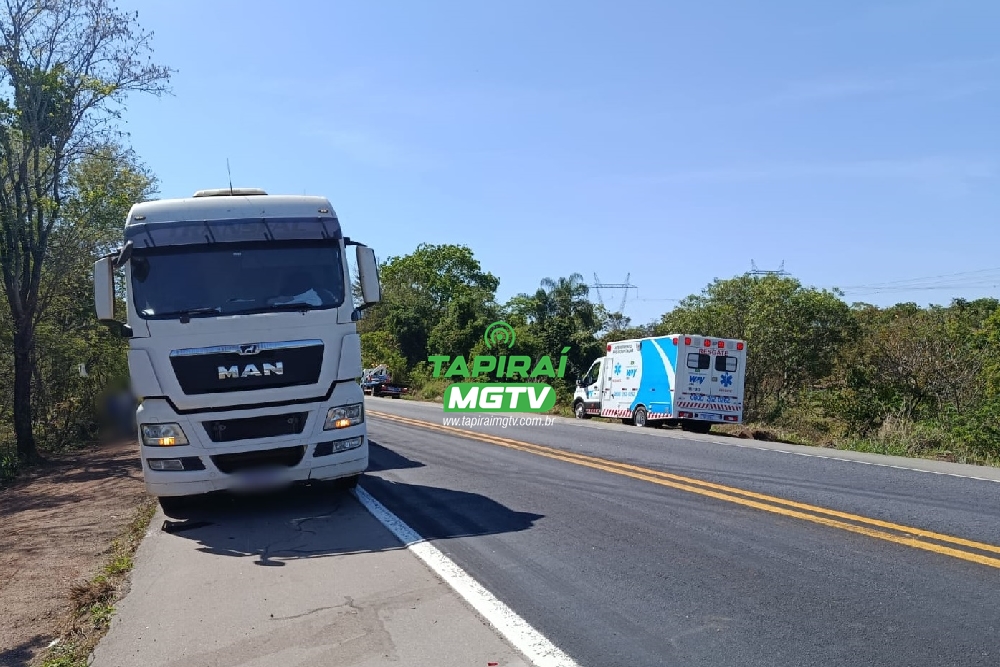 TapiraímgTV - Colisão entre carro e carreta é registrada na BR-262
